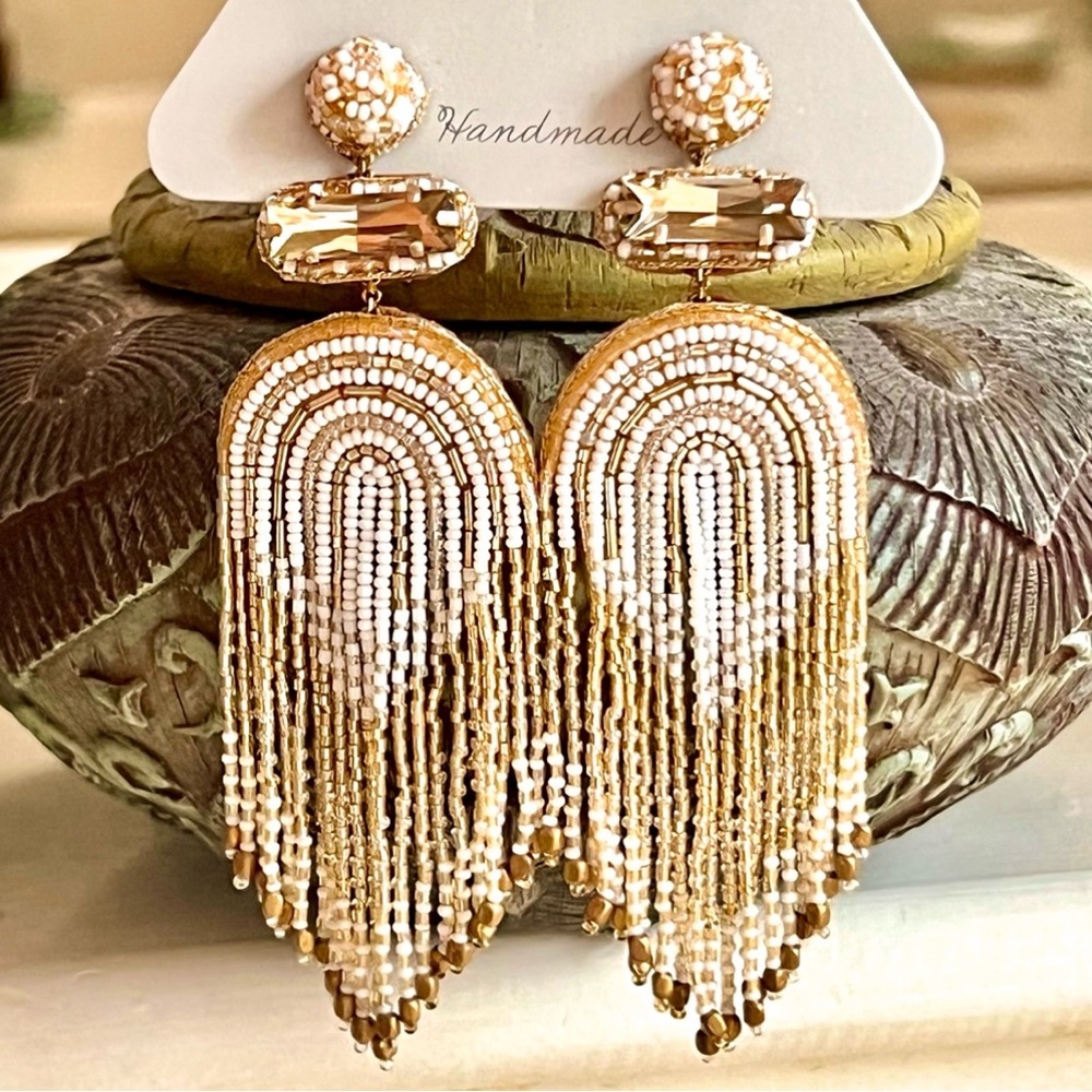 🌺🎉HP🎉🌺 NWT Deepa Gurnani Luxe Beaded Fringe Chandeliers - Picture 3 of 16